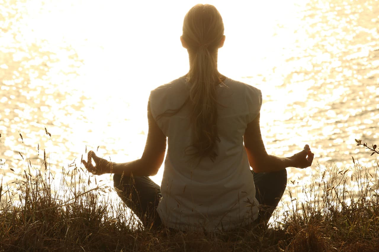 Comment le Yoga Peut Aider à Combattre l'Insomnie