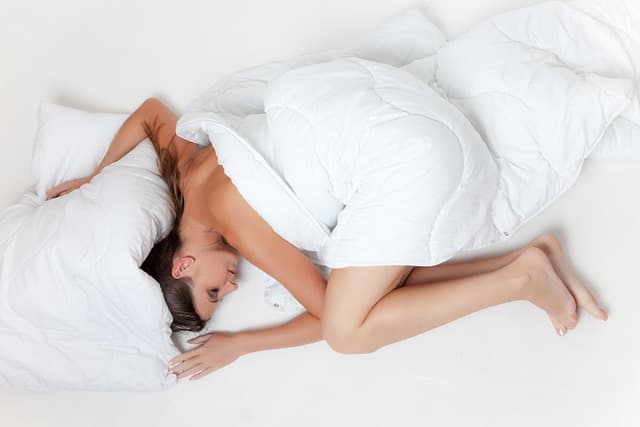 10 Méthodes Naturelles pour Améliorer votre Sommeil